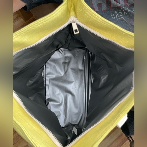 RAE DUNN Bee Kind Insulated Tote Bag - Picture 3 of 15